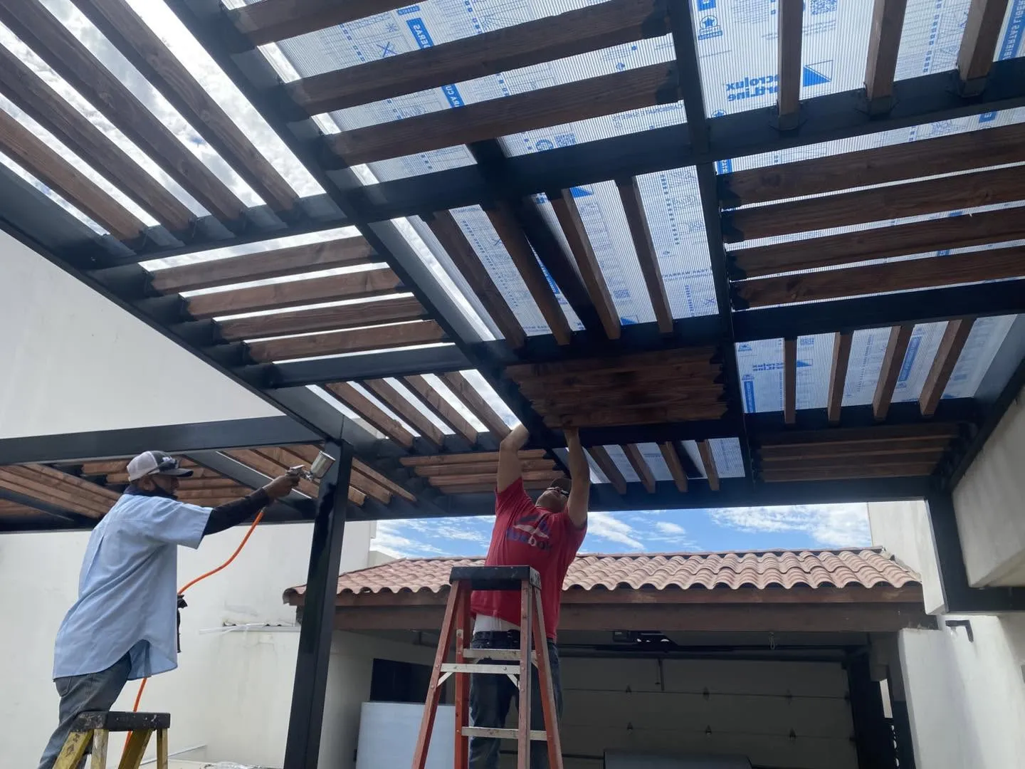 Instalación de pérgola en patio